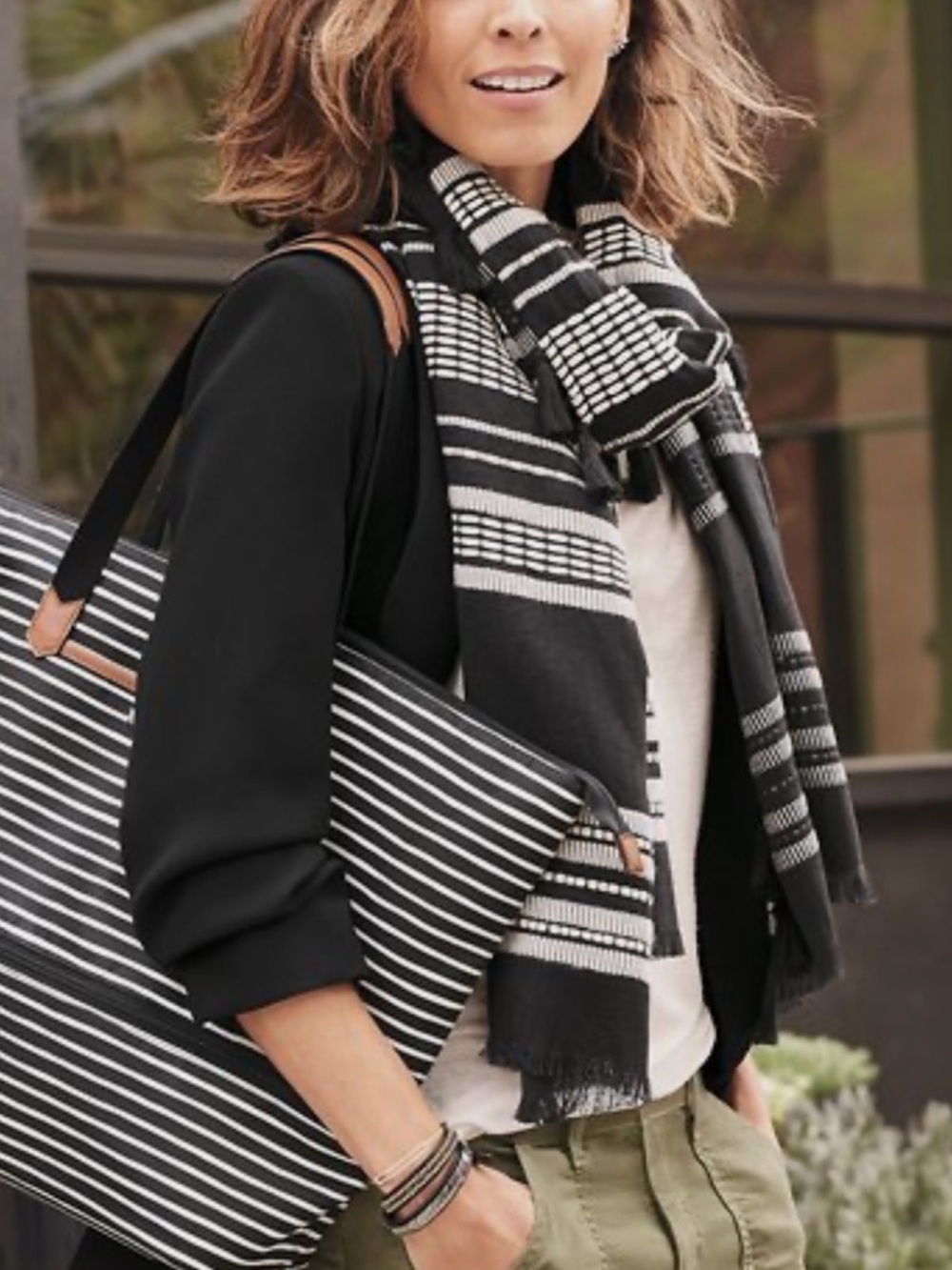 STELLA & DOT INES Scarf Black White Wrap Scarf Shawl Fringe Travel EUC